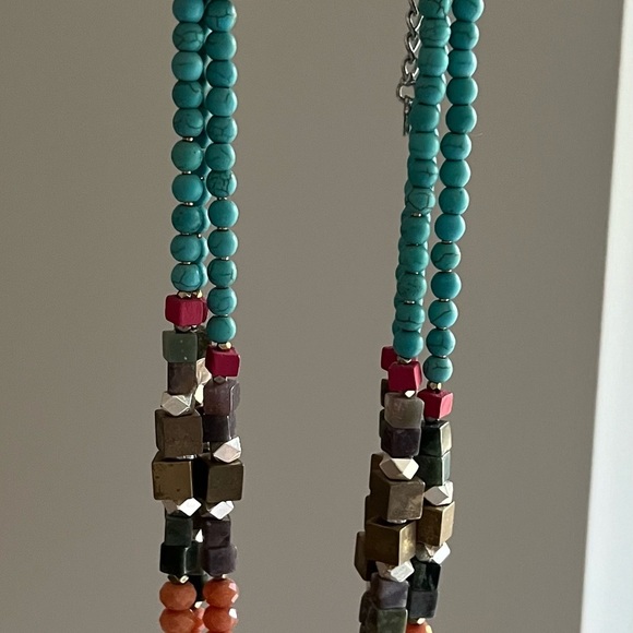 Triple-strand semiprecious stone statement necklace turquoise pink - Picture 6 of 9
